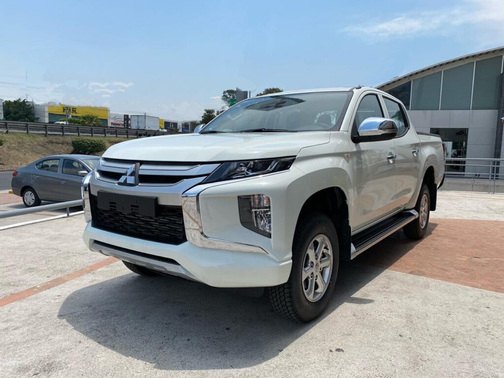 2020 MITSUBISHI PICKUP L200 GLX DOBLE CABINA 4X4 DIESEL 178 HP M/T